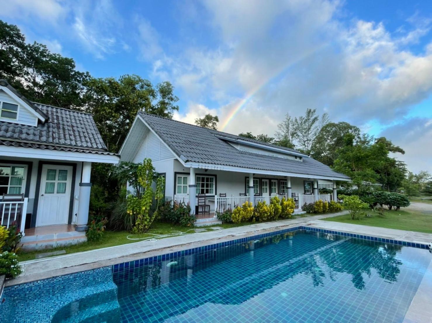 Suksompong Resort