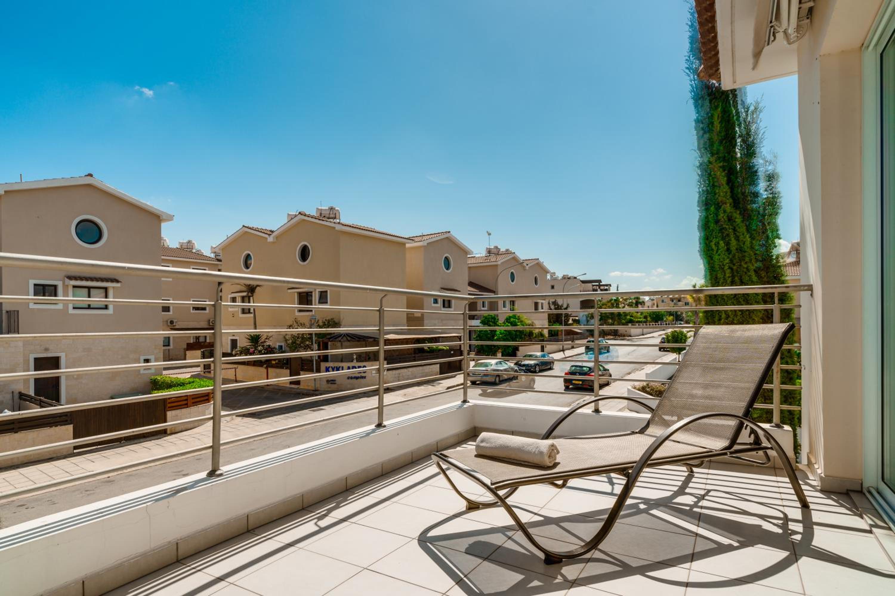 Lovely 2 Bedroom Family Apartment w/ Pool