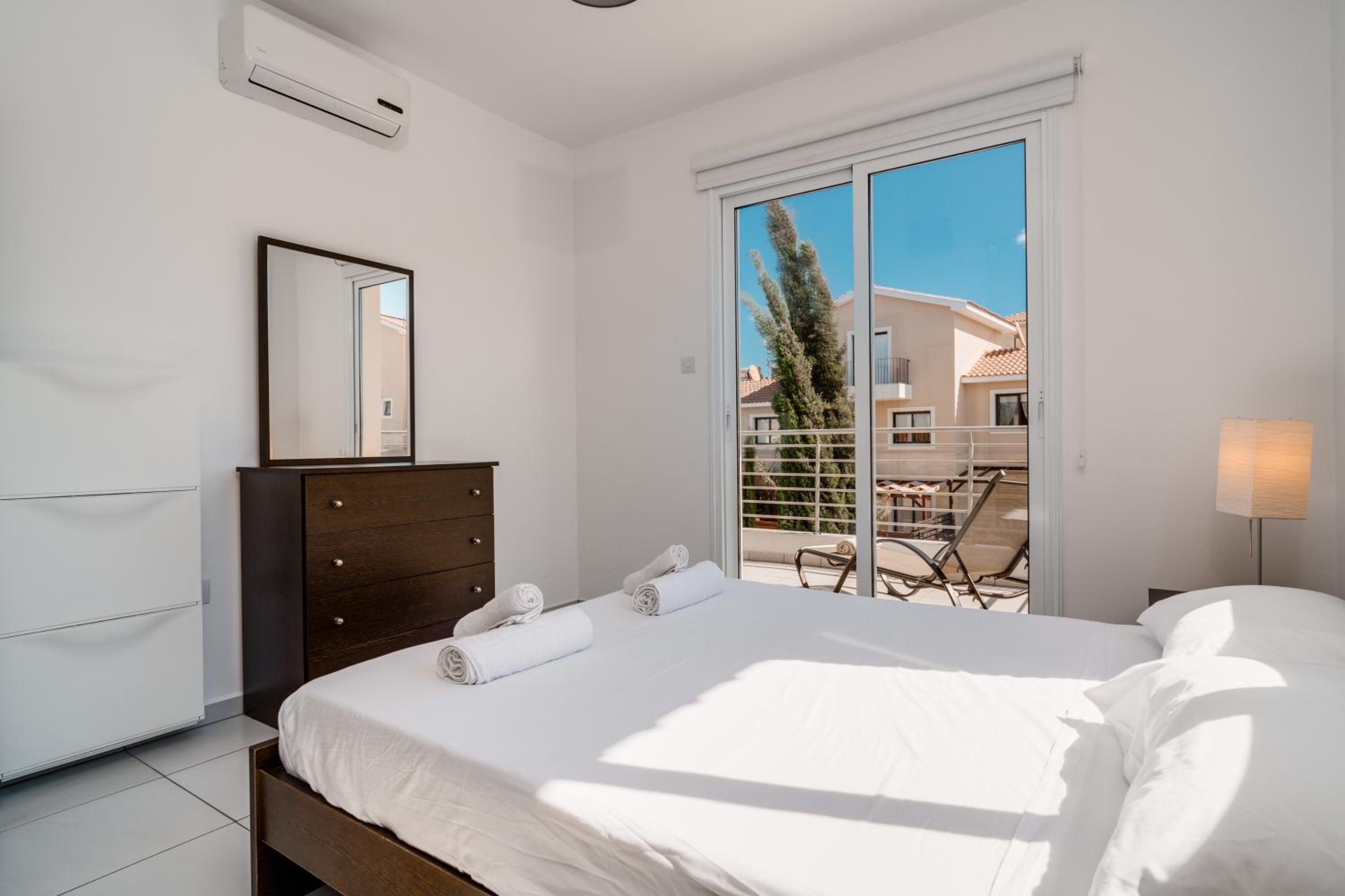 Lovely 2 Bedroom Family Apartment w/ Pool