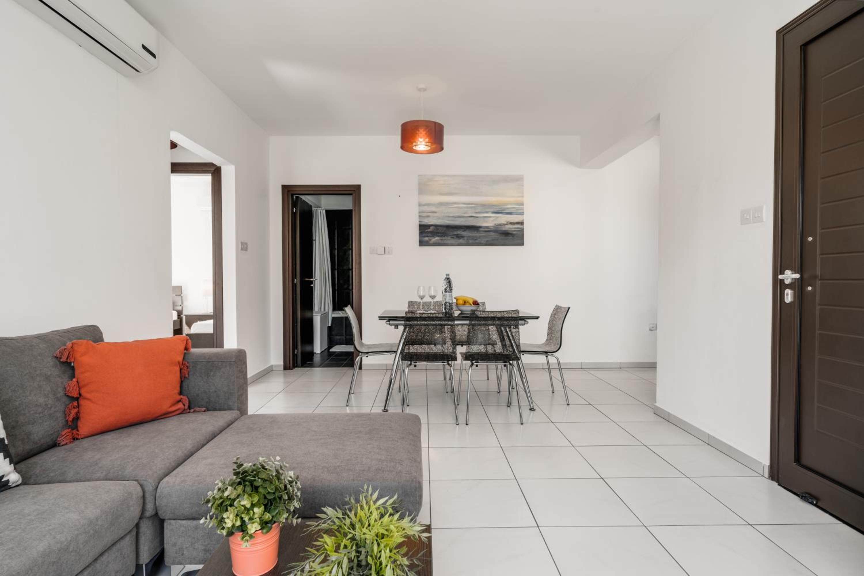 Lovely 2 Bedroom Family Apartment w/ Pool