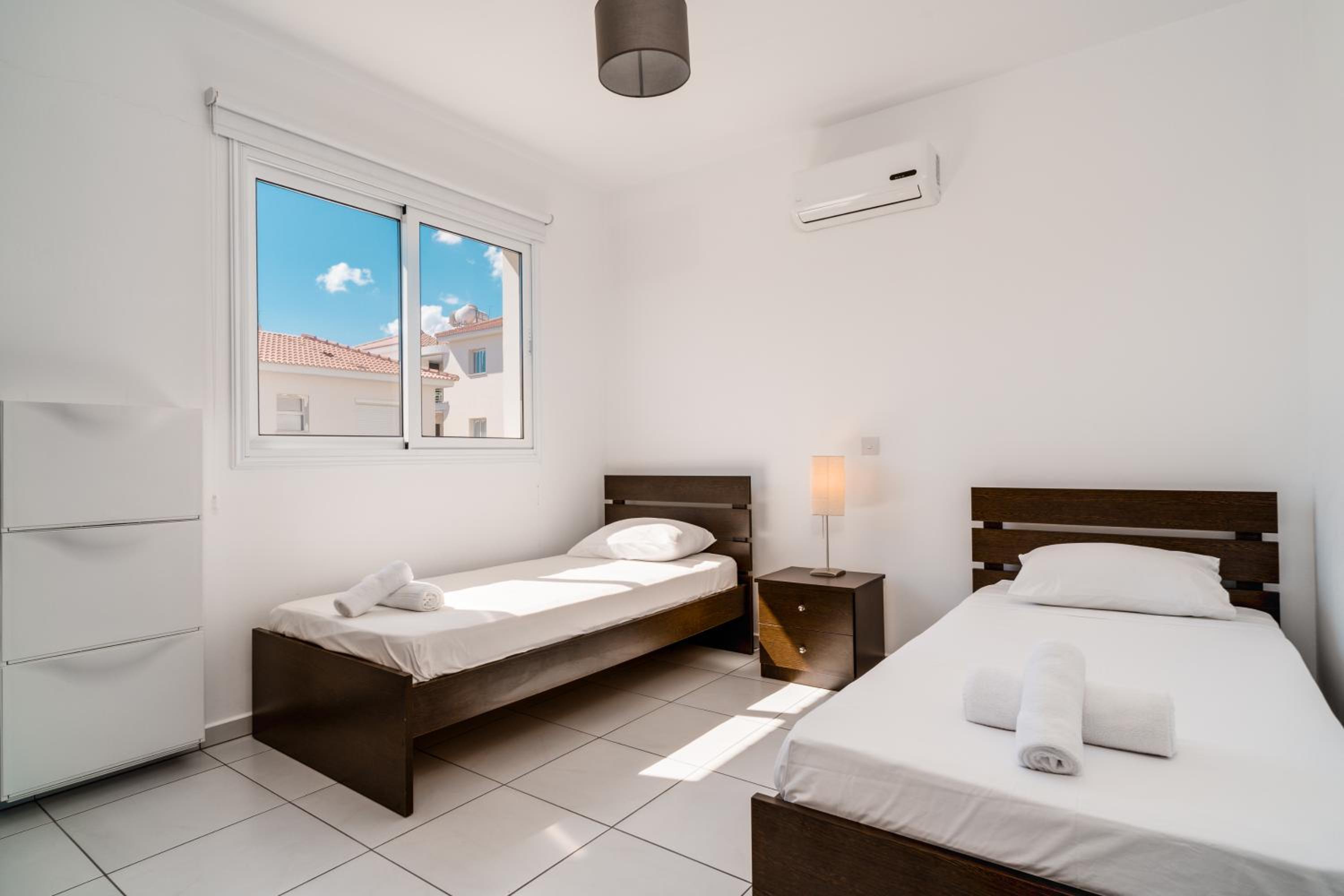 Lovely 2 Bedroom Family Apartment w/ Pool