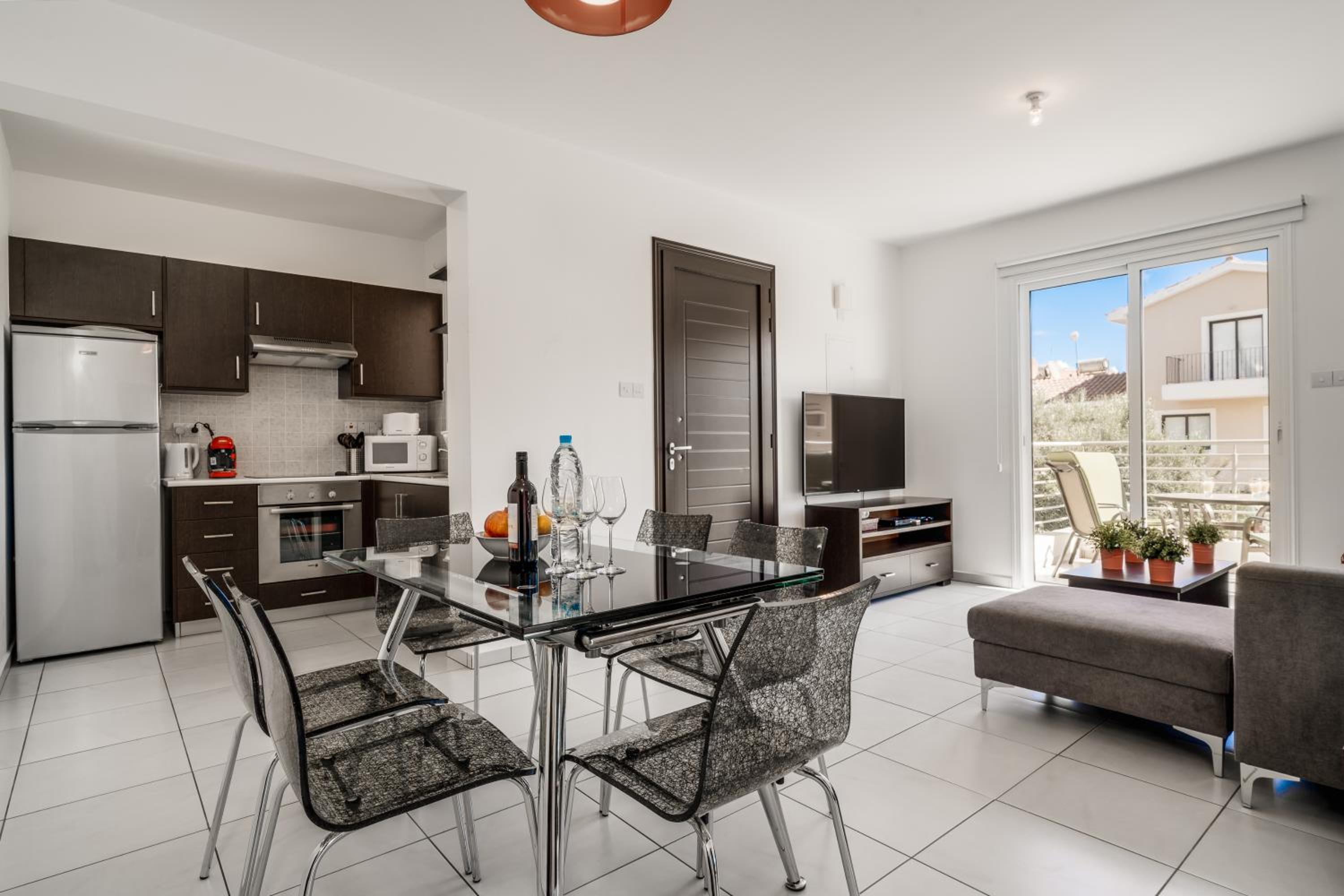 Lovely 2 Bedroom Family Apartment w/ Pool