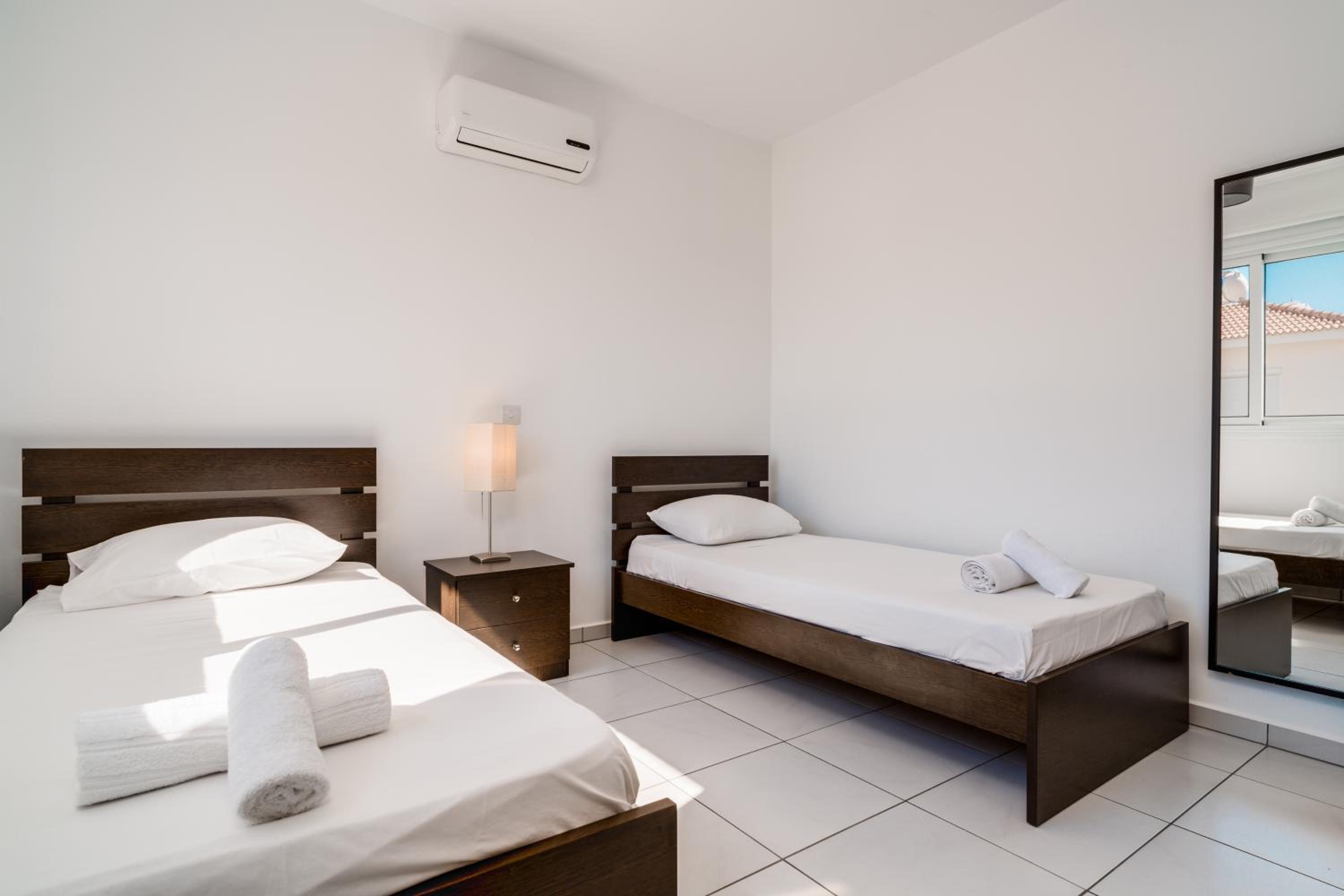 Lovely 2 Bedroom Family Apartment w/ Pool