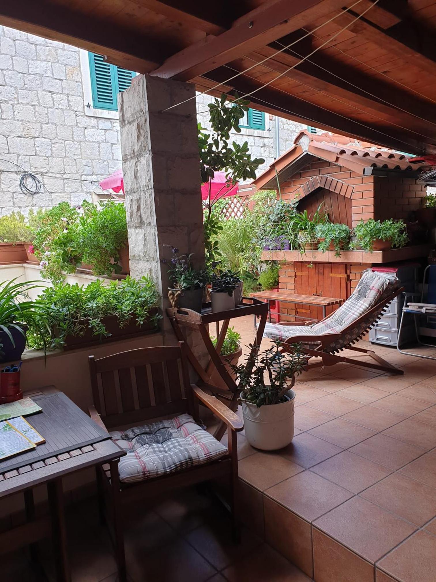 Apartments and Rooms Villa Lina view 3