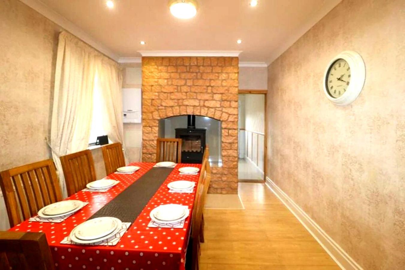 Cheerful 4-bedroom holiday home close to the Sea view 4