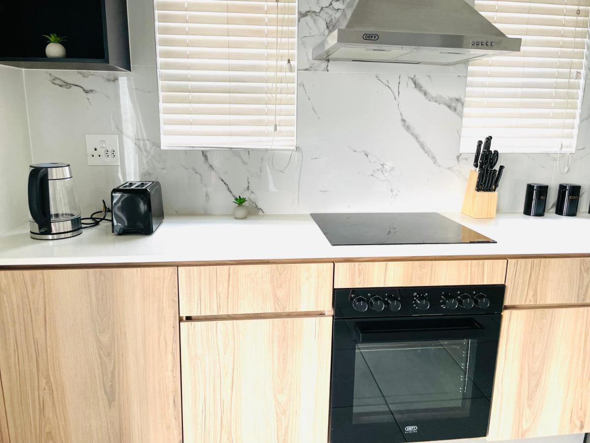 Luxury 2 Bedroom Penthouse in Waterfall With Backup Power, Midrand, photo 3 of 22