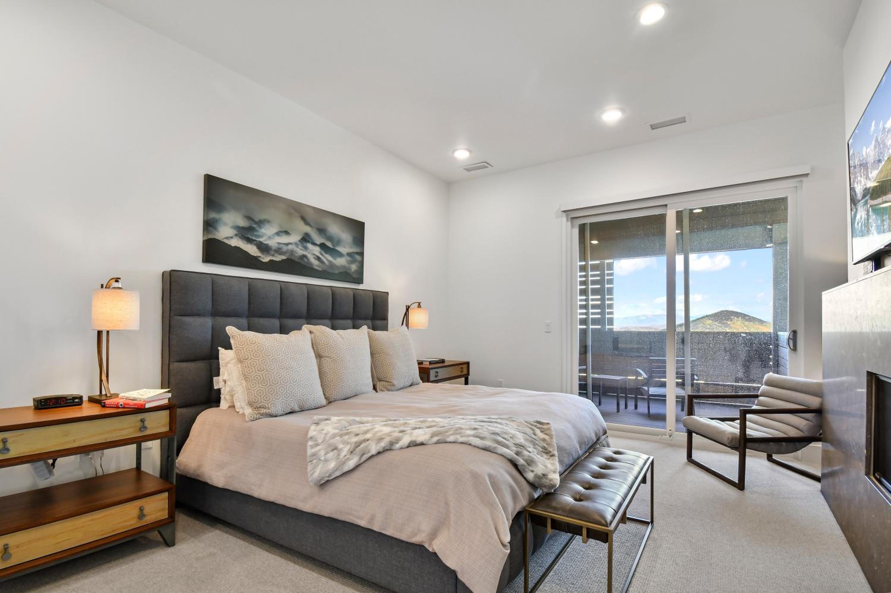 Luxury Apex Townhome, Ski-in Ski-out, 3 King Suites, Private Hot Tub, Clubhouse amenities with Pool view 5