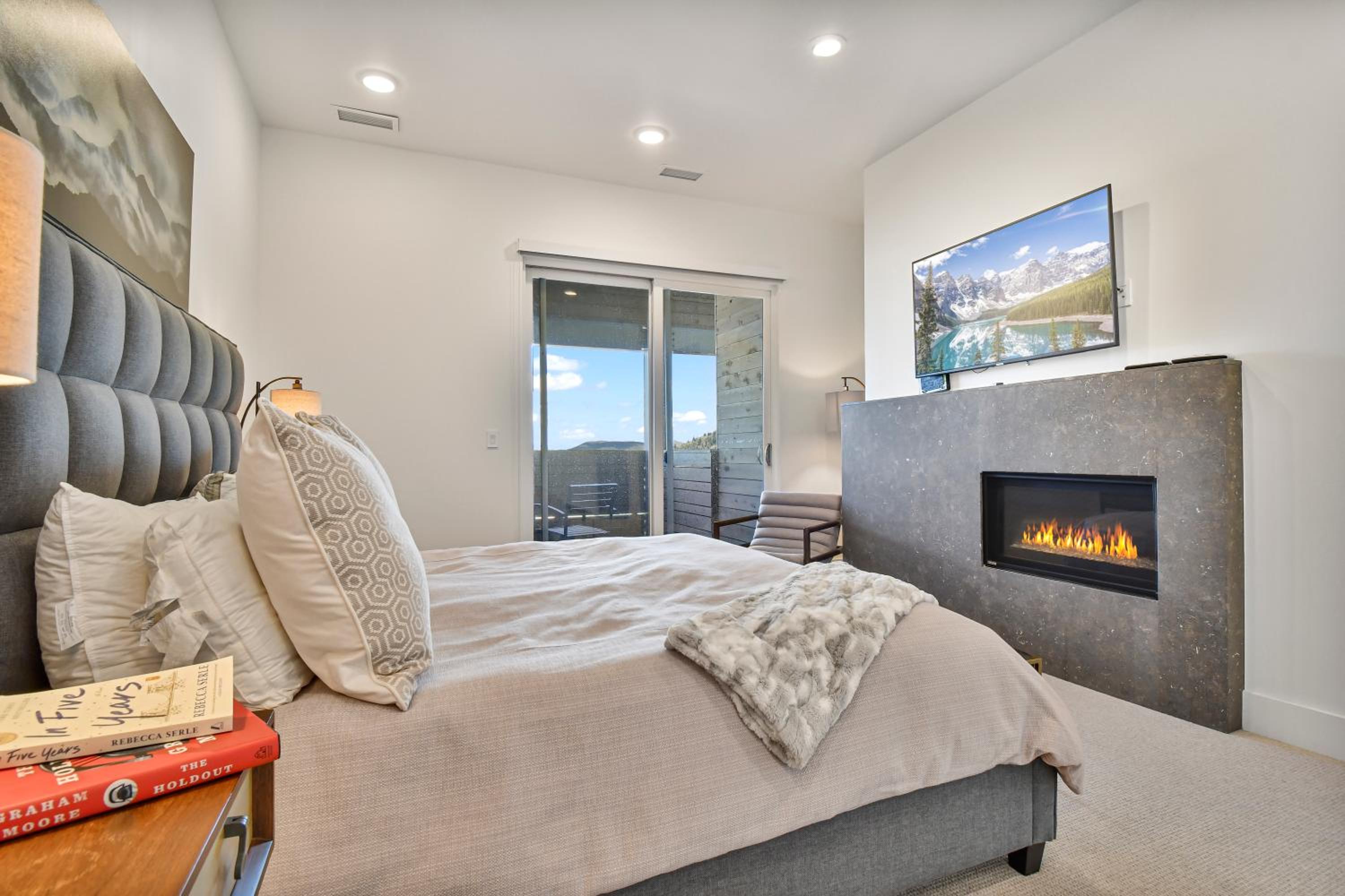 Luxury Apex Townhome, Ski-in Ski-out, 3 King Suites, Private Hot Tub, Clubhouse amenities with Pool view 4