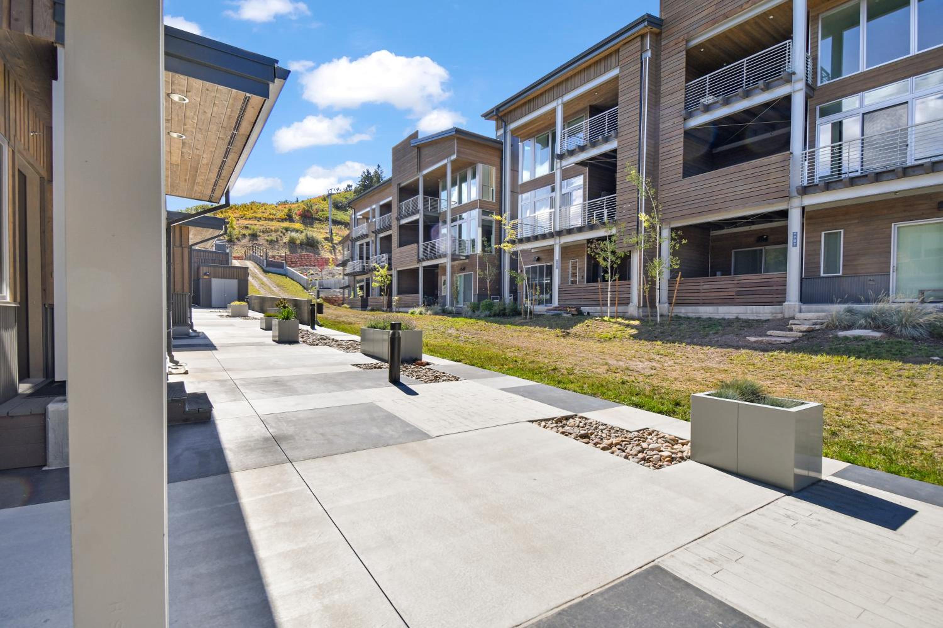 Luxury Apex Townhome, Ski-in Ski-out, 3 King Suites, Private Hot Tub, Clubhouse amenities with Pool view 3