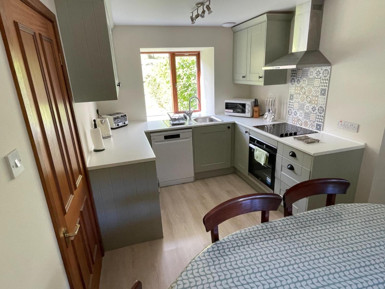 Exclusive private estate cottage view 4