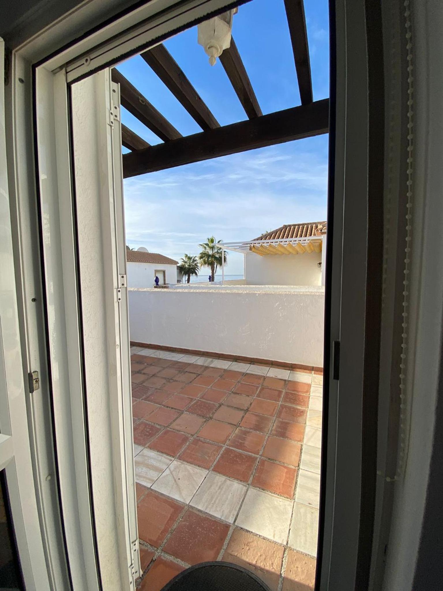 Casa Pandora Apartamento Duplex Atico, primera línea de playa Torrox
