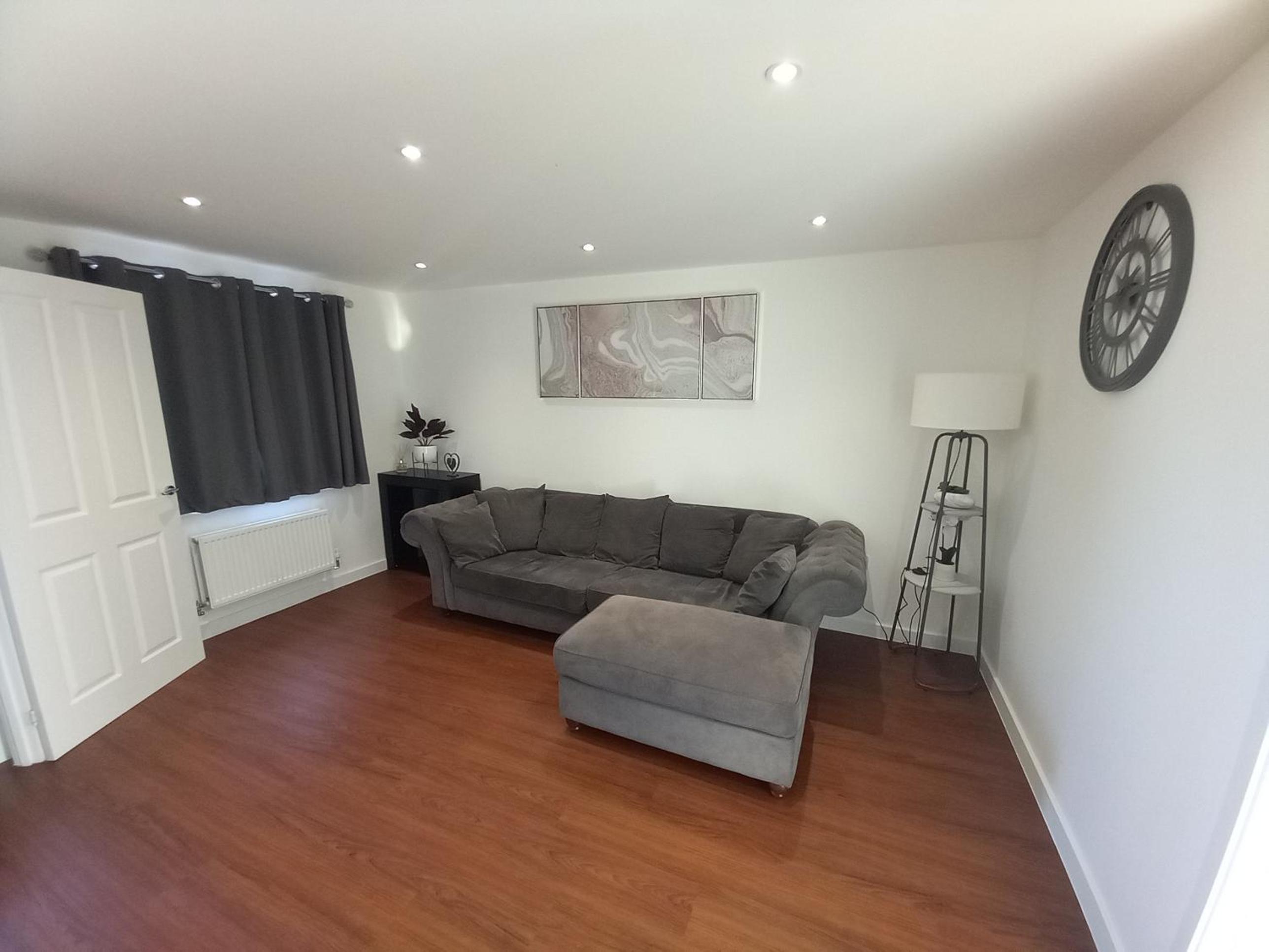 Modern 3bedroom house with Netflix & 2Driveway parking
