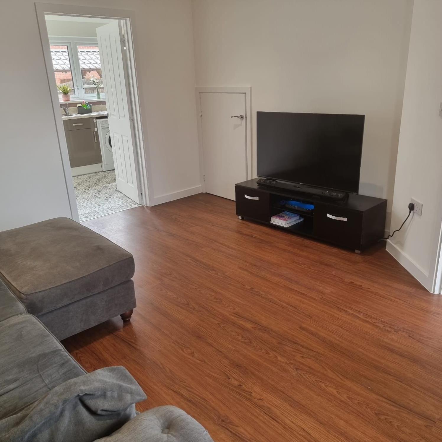 Modern 3bedroom house with Netflix & 2Driveway parking