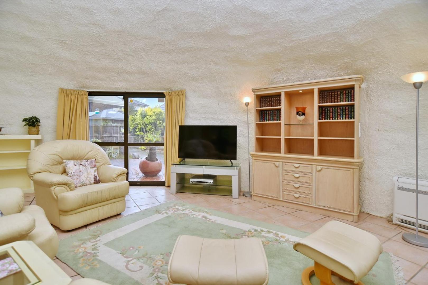 Koepel House - Christchurch Holiday Homes view 4
