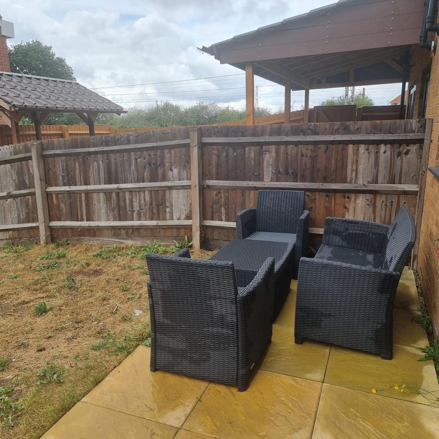 Modern 3bedroom house with Netflix & 2Driveway parking