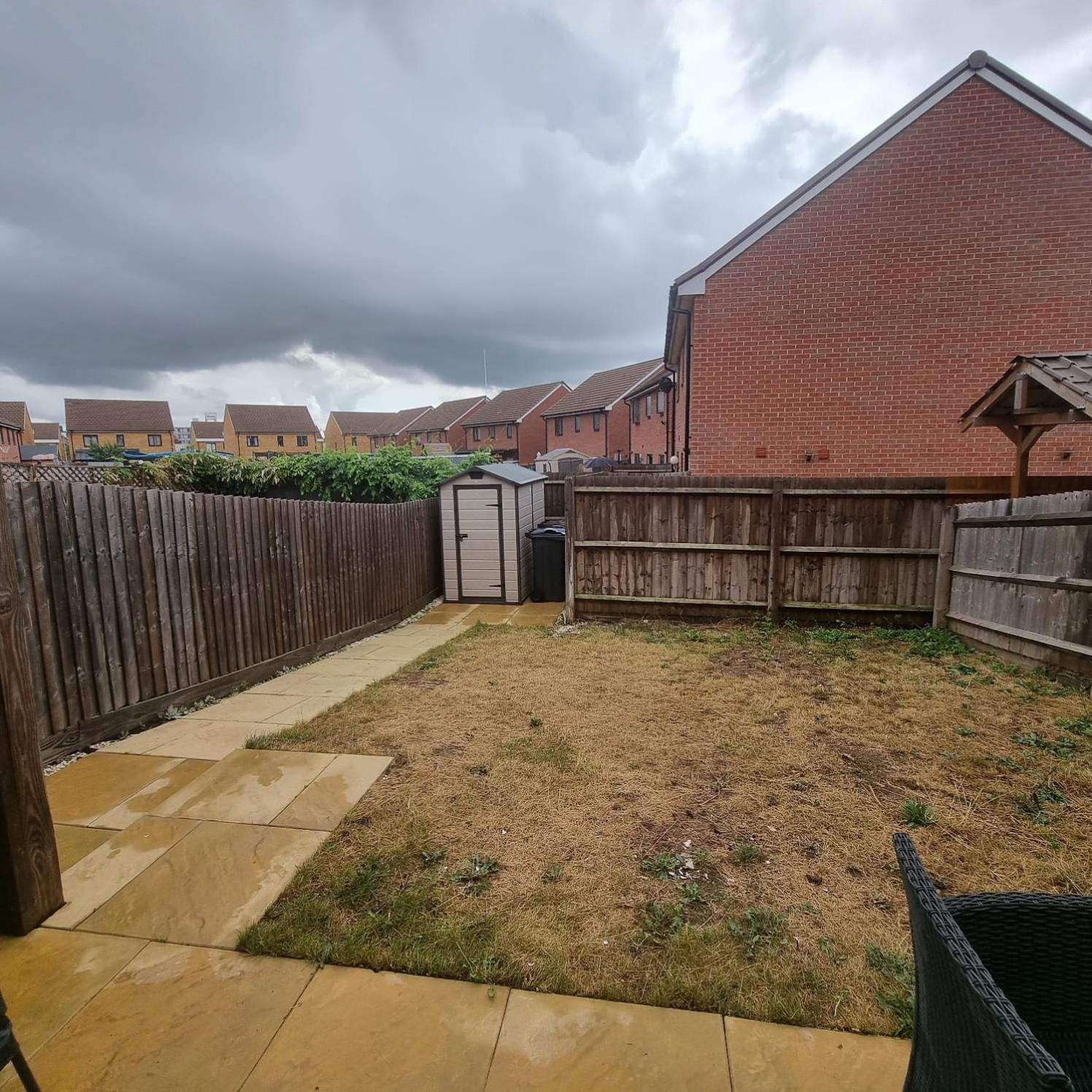 Modern 3bedroom house with Netflix & 2Driveway parking