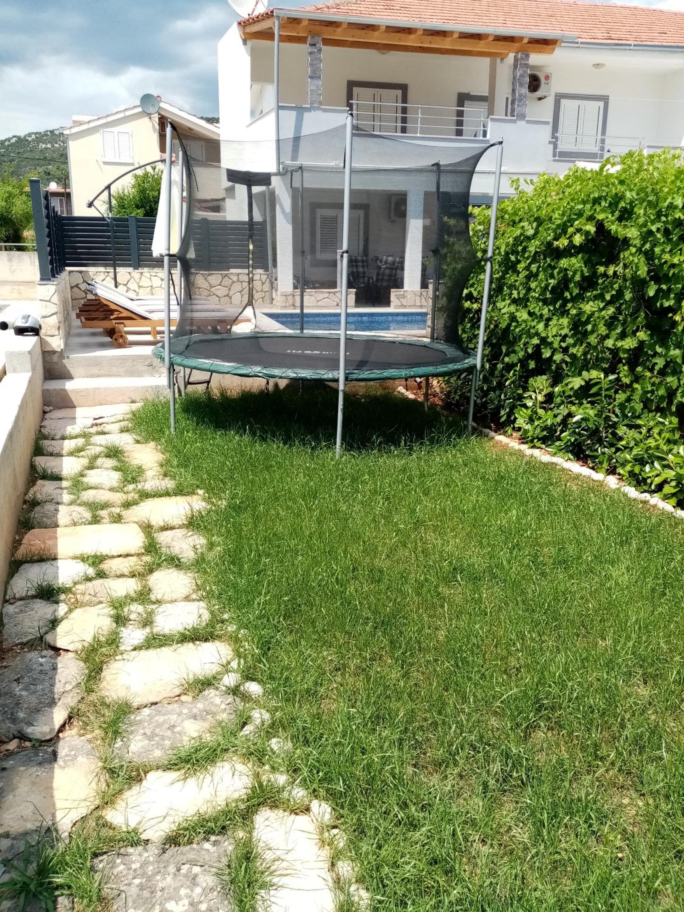 House with pool Lile view 2