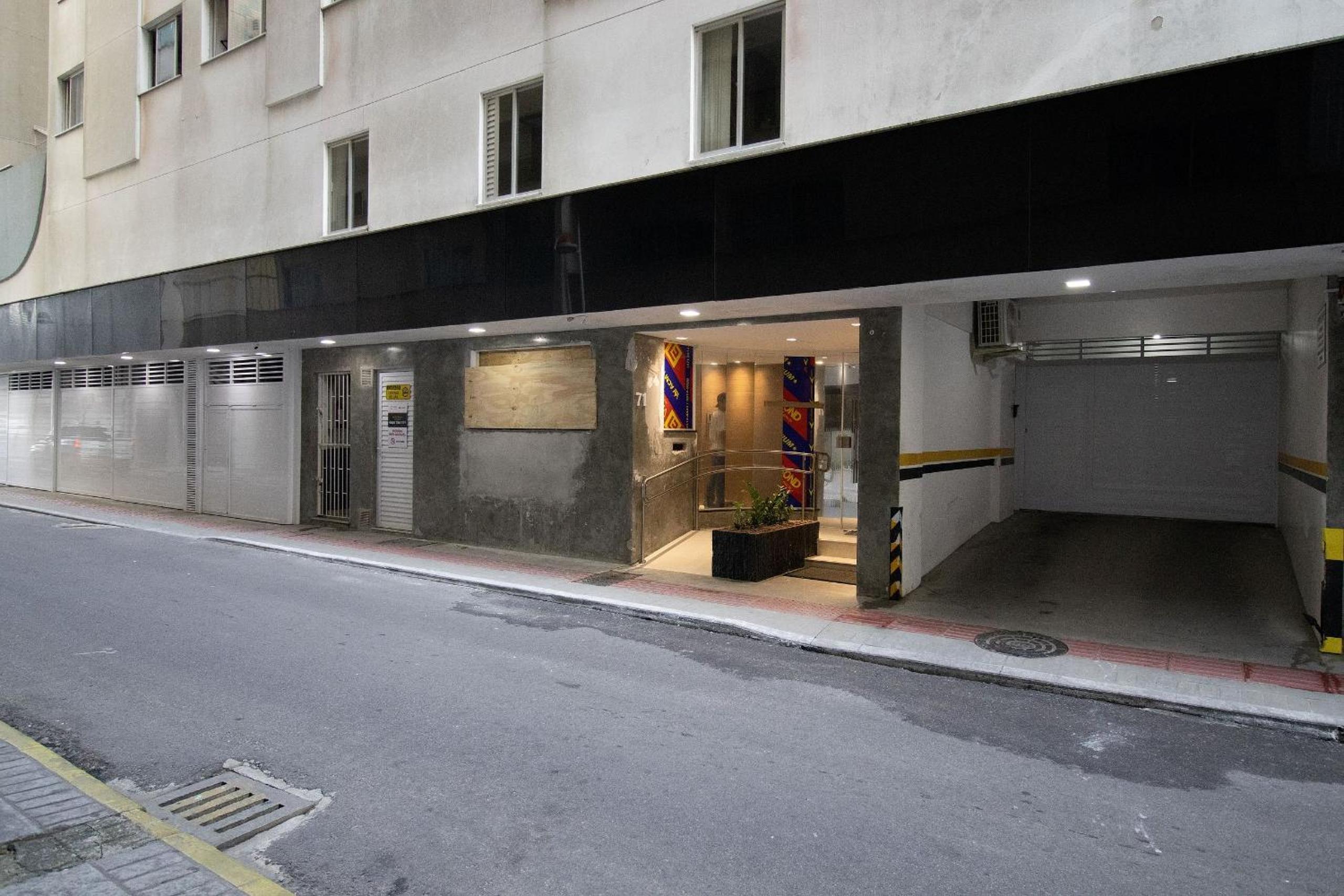 ACC43B - 1 Dorm Climatizado, Quadra Mar, Garagem