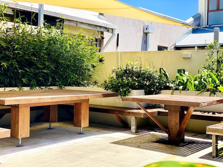 Poolside Apartment In Central Byron