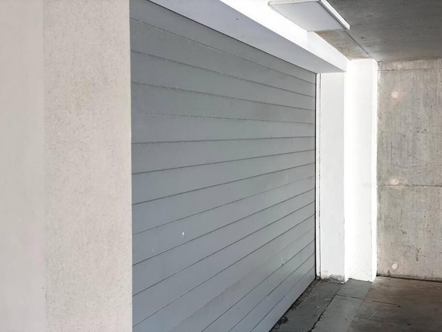 Poolside Apartment In Central Byron