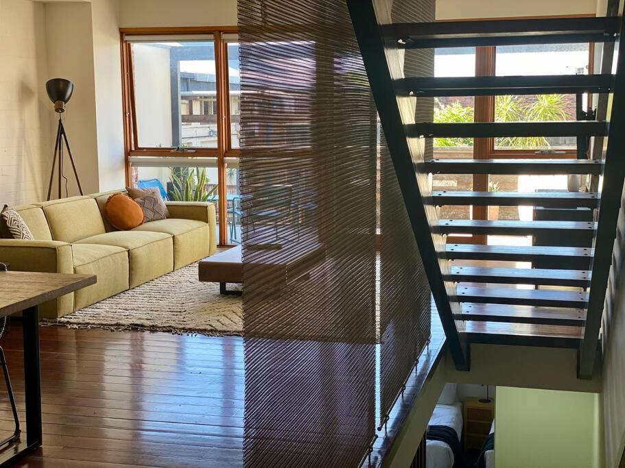 Poolside Apartment In Central Byron