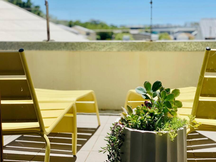 Poolside Apartment In Central Byron