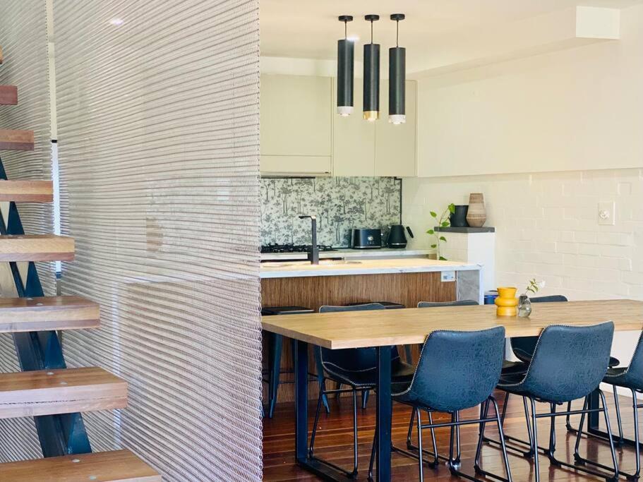 Poolside Apartment In Central Byron