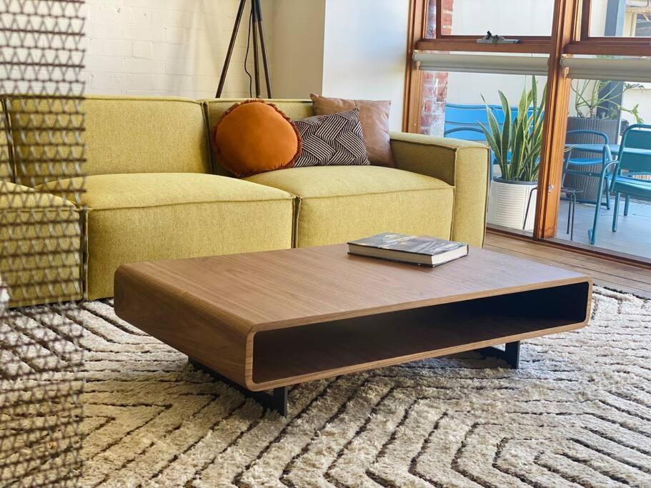 Poolside Apartment In Central Byron