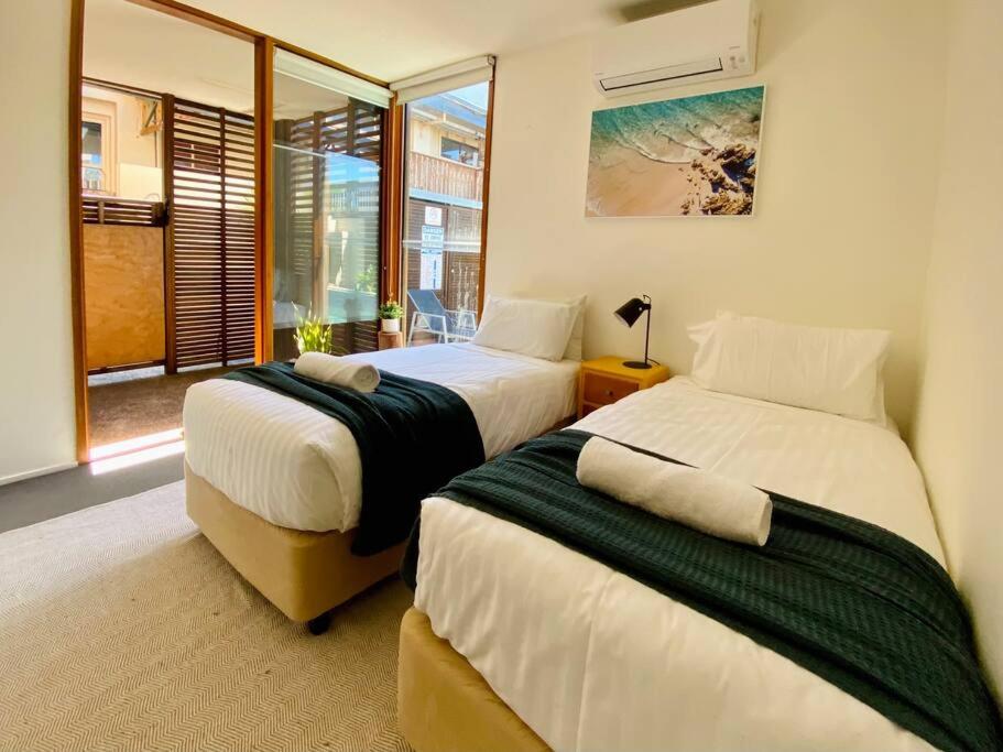 Poolside Apartment In Central Byron