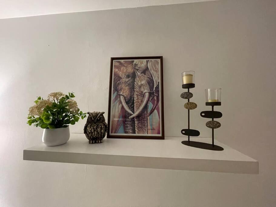Elegante Casa de 4 Habitaciones a Solo 15 Minutos del Corazón de la Ciudad