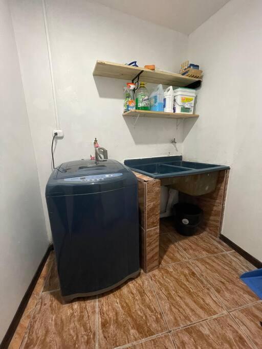 Elegante Casa de 4 Habitaciones a Solo 15 Minutos del Corazón de la Ciudad