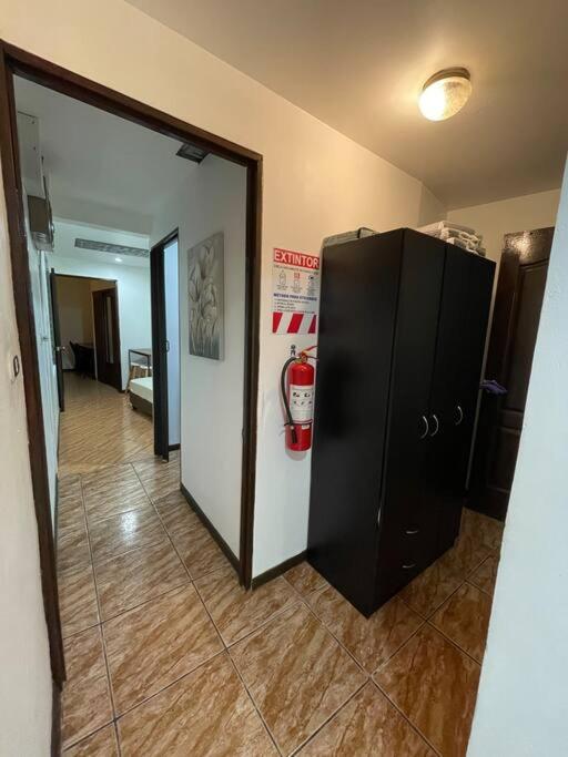 Elegante Casa de 4 Habitaciones a Solo 15 Minutos del Corazón de la Ciudad
