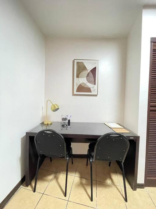 Elegante Casa de 4 Habitaciones a Solo 15 Minutos del Corazón de la Ciudad