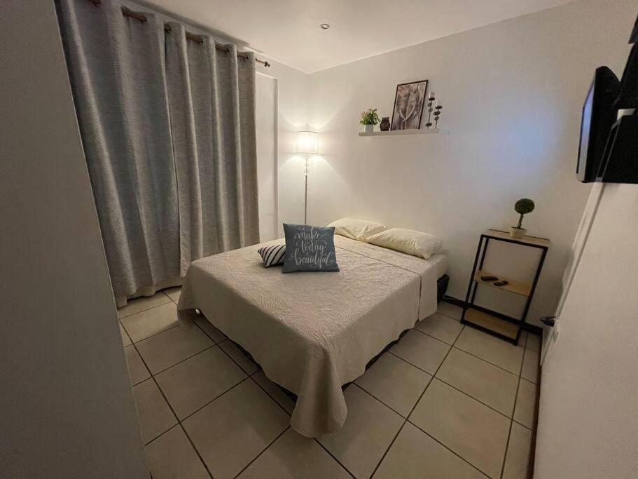 Elegante Casa de 4 Habitaciones a Solo 15 Minutos del Corazón de la Ciudad
