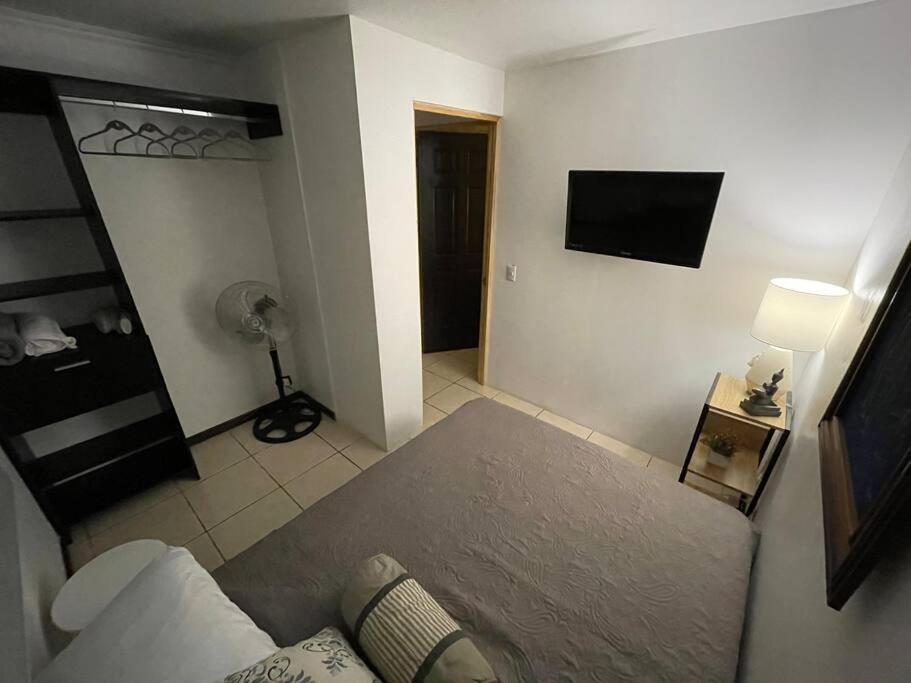 Elegante Casa de 4 Habitaciones a Solo 15 Minutos del Corazón de la Ciudad