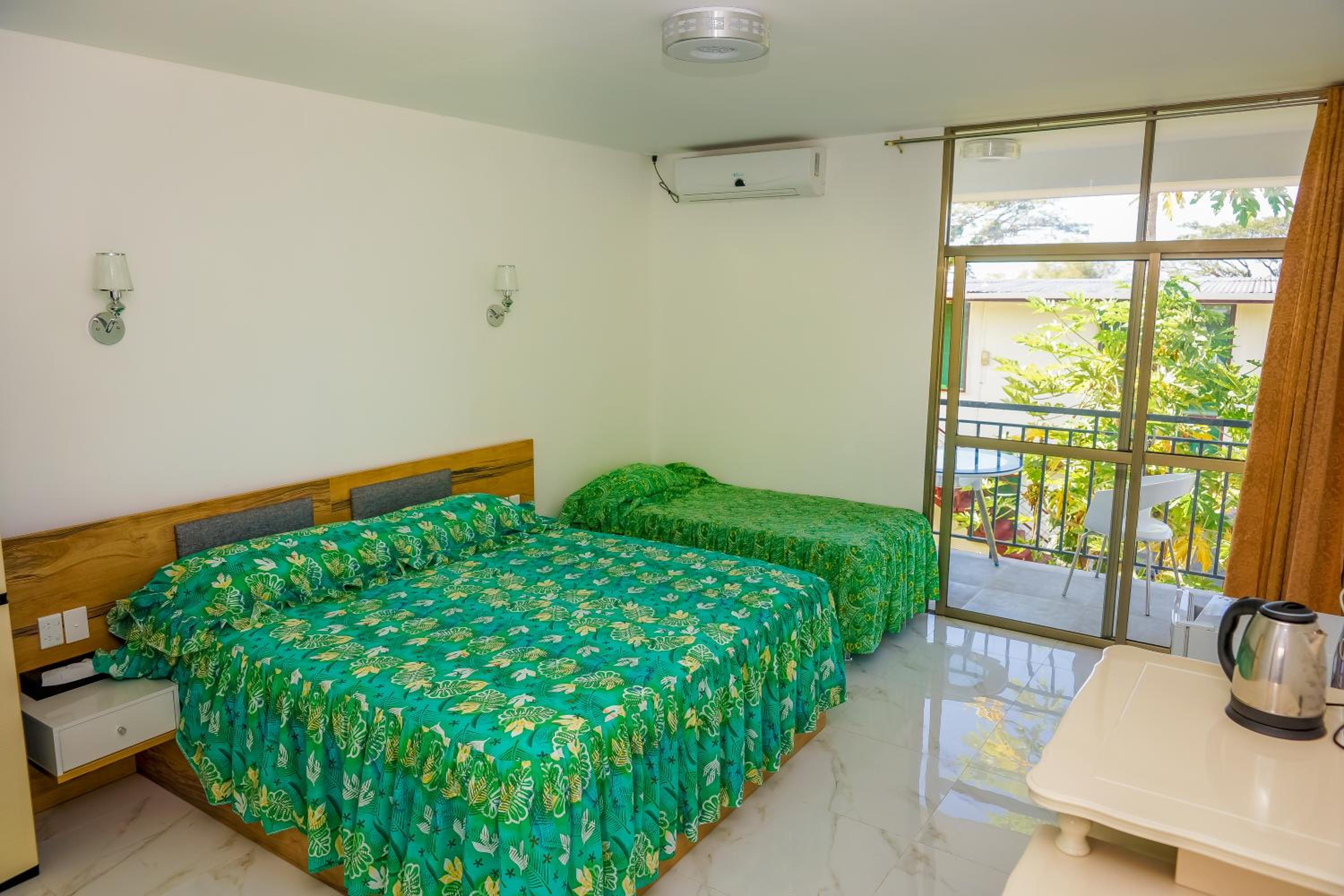 Lynn's Getaway Hotel