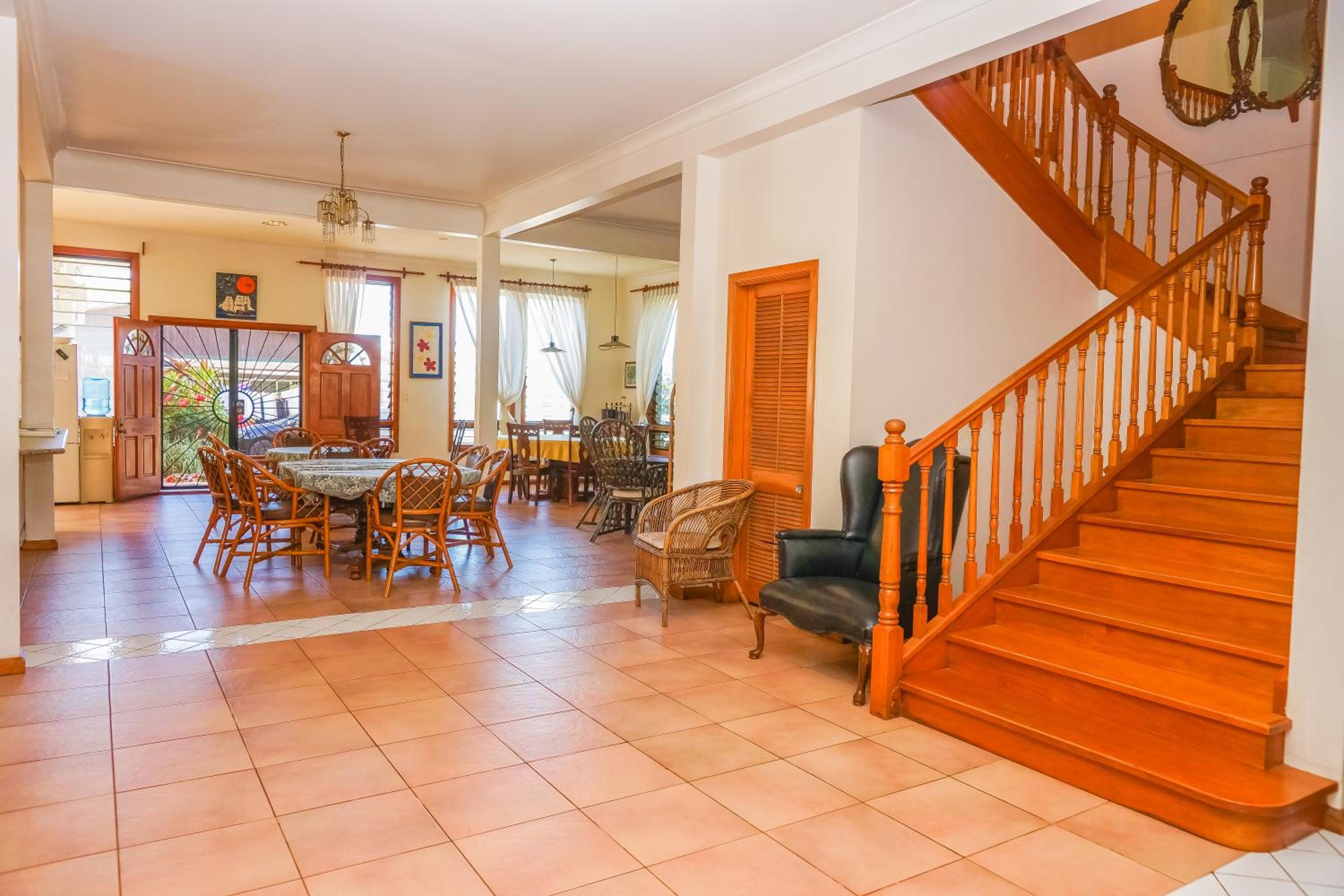 Lynn's Getaway Hotel