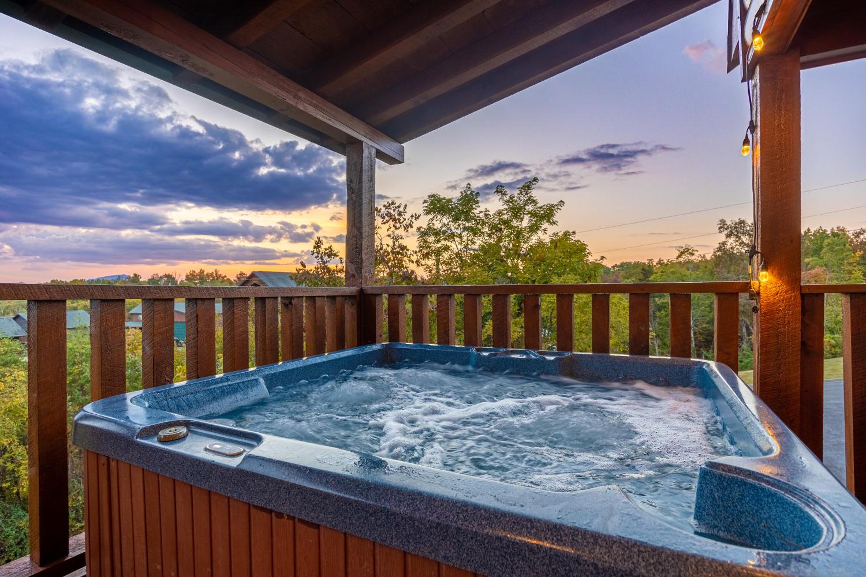 Luxurious 6BR Smoky Mountain cabin with stunning views, game room, fire pit and hot tub, Wi-Fi