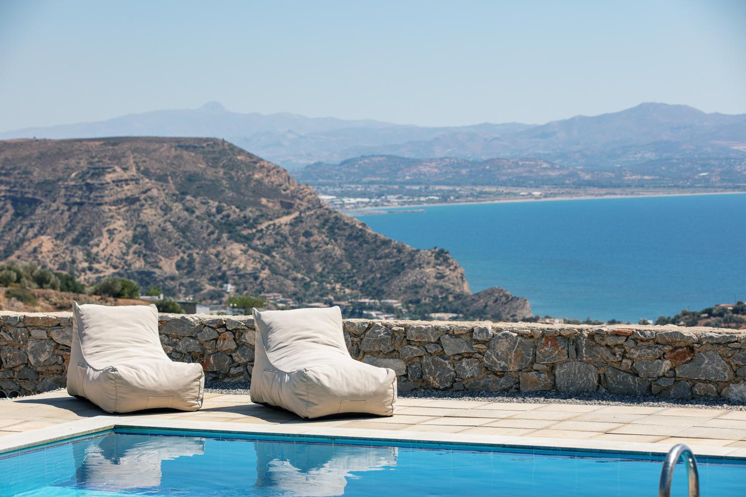 Evgoro Luxury Suites view 4