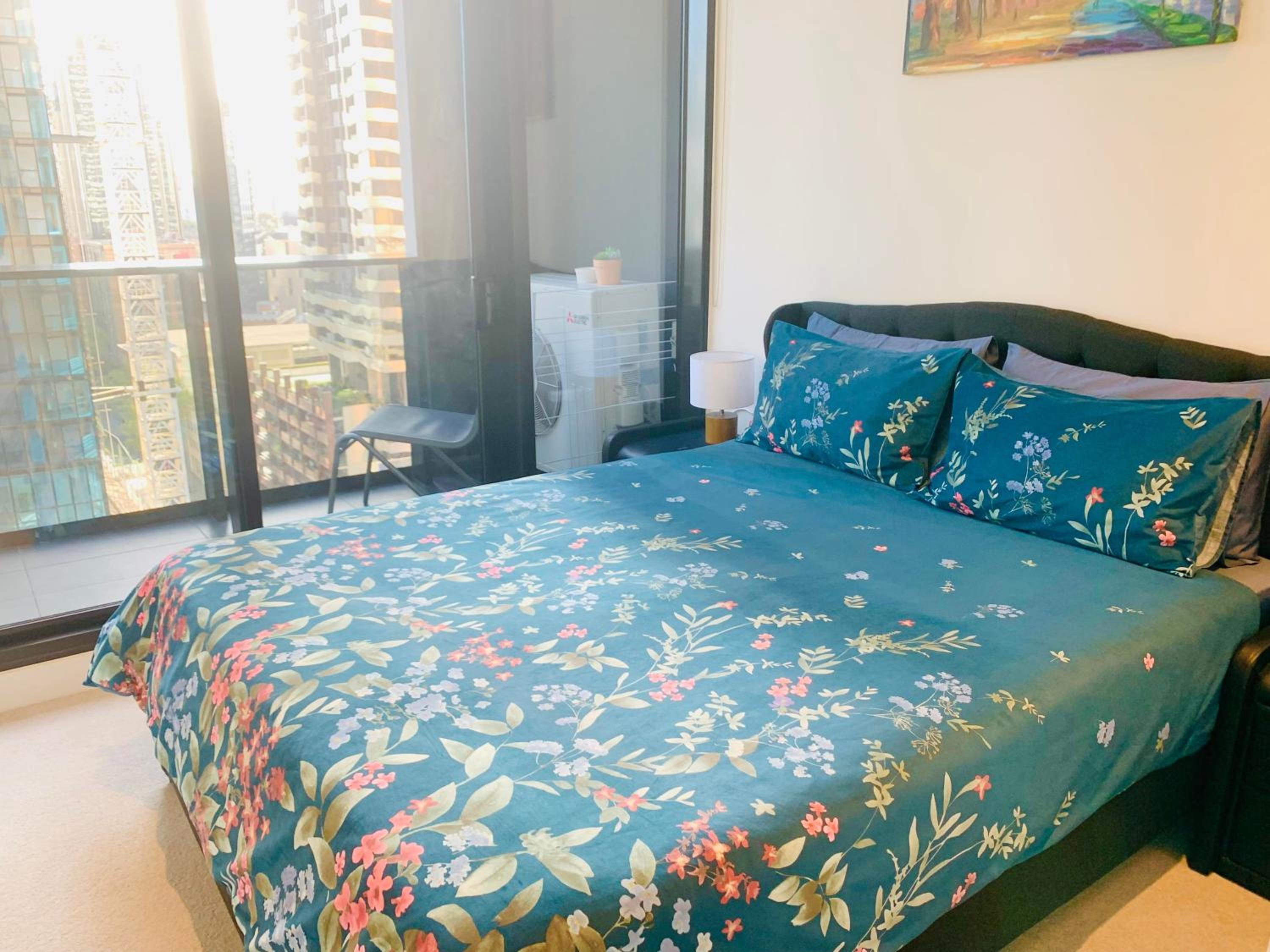 Melbourne CBD Empire Apartment