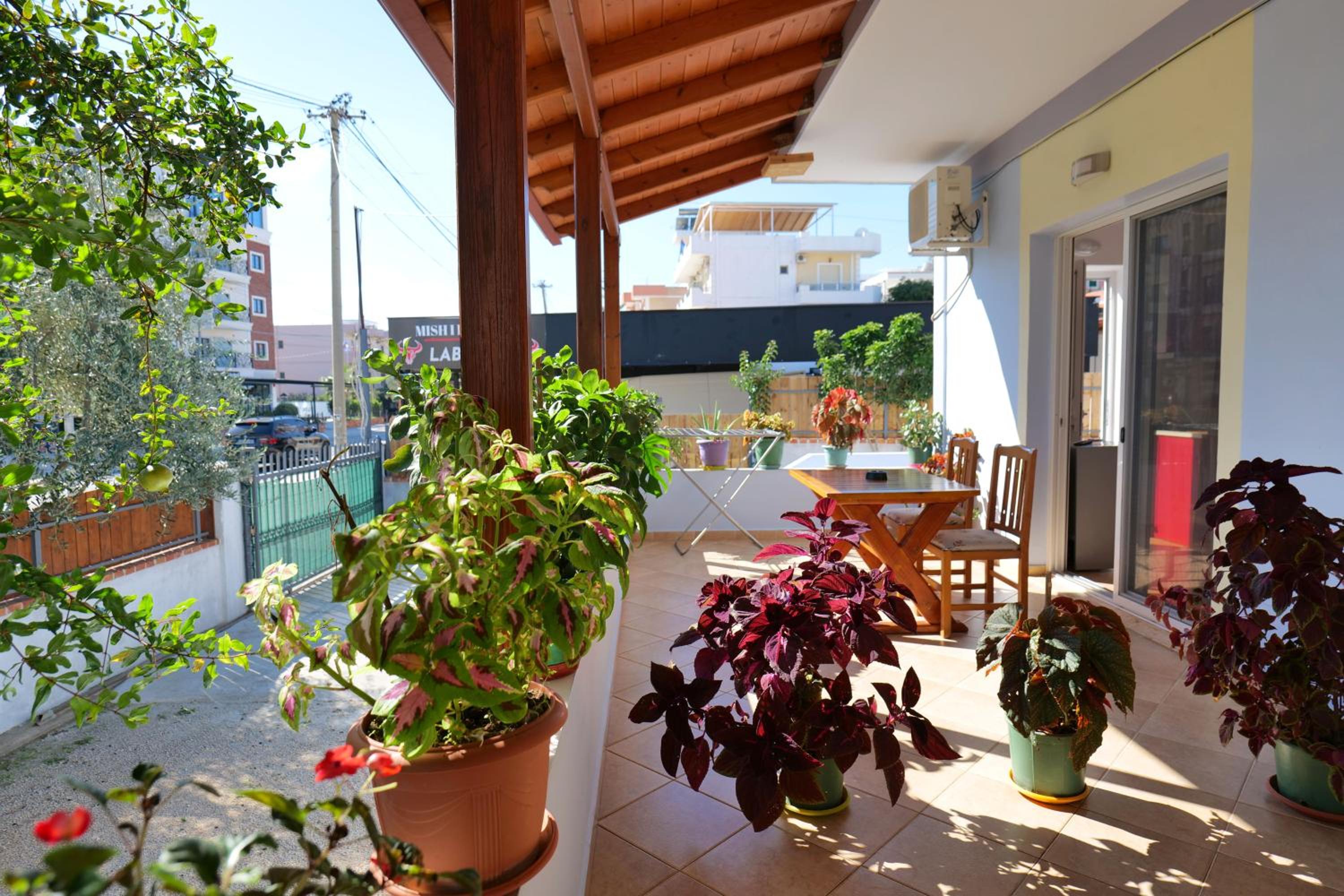 Stela Apartments