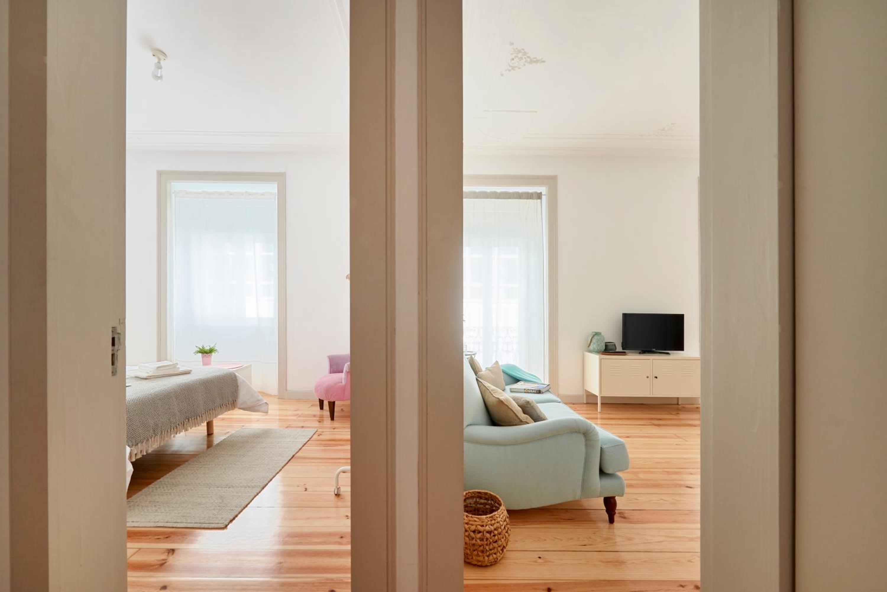Sunny Apartment with balcony! view 4