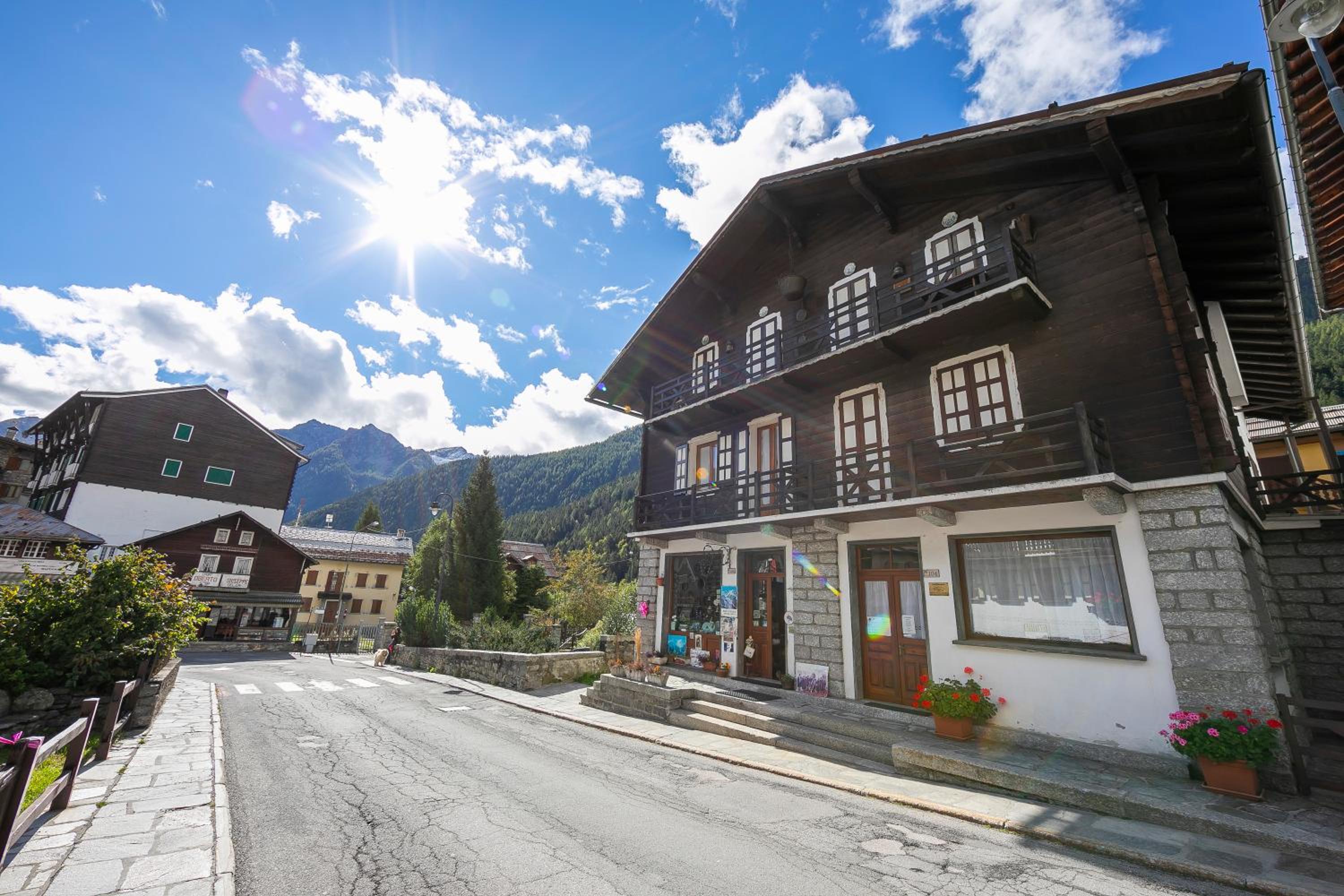 Monterosa Cozy Apartment 200m From Ski - Happy Rentals view 3