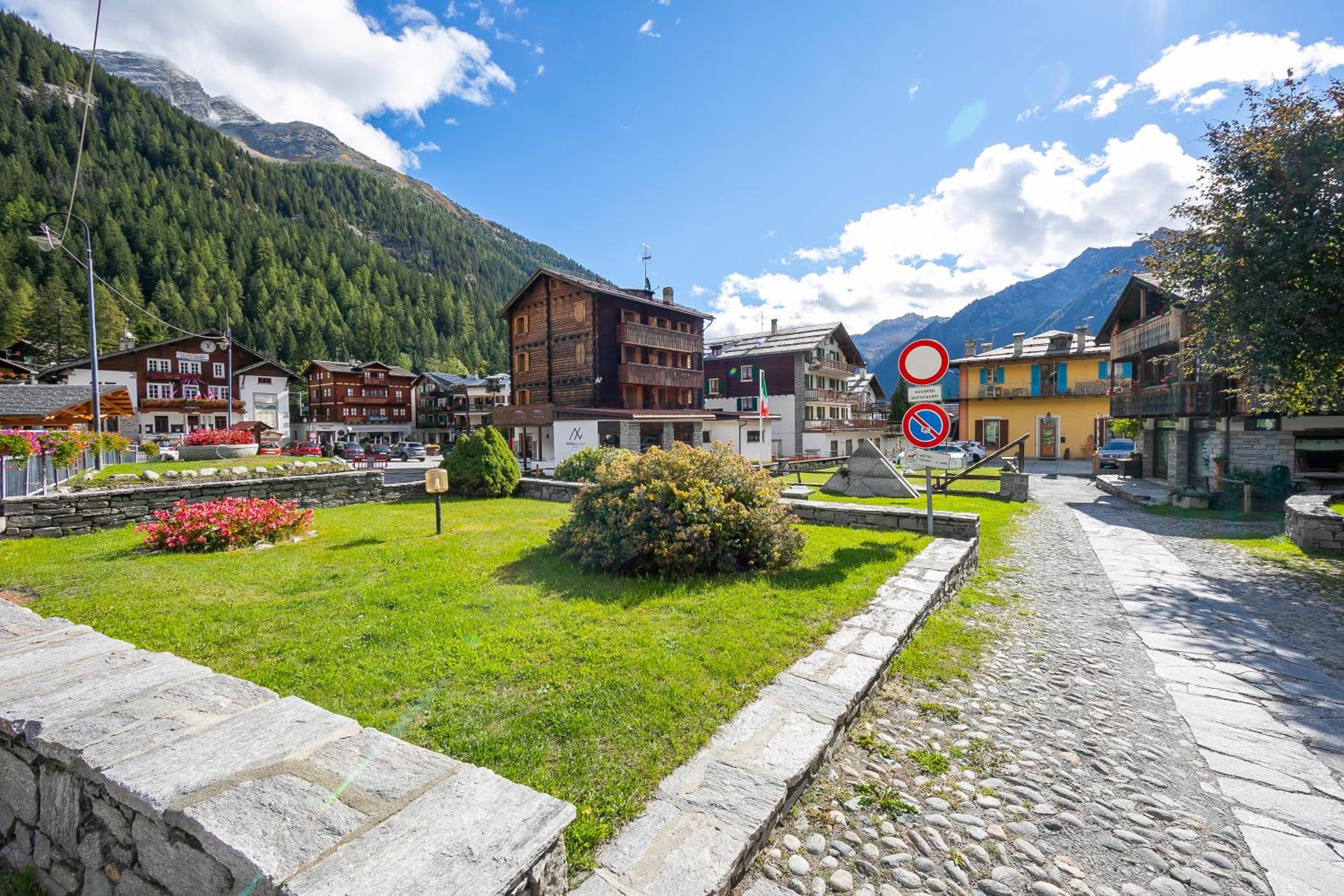 Monterosa Cozy Apartment 200m From Ski - Happy Rentals view 4