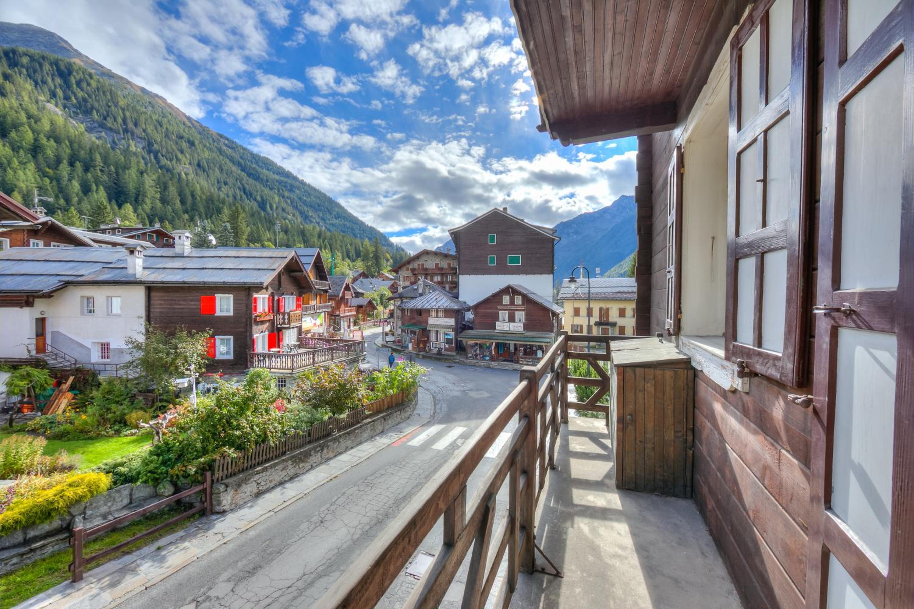 Monterosa Cozy Apartment 200m From Ski - Happy Rentals view 2
