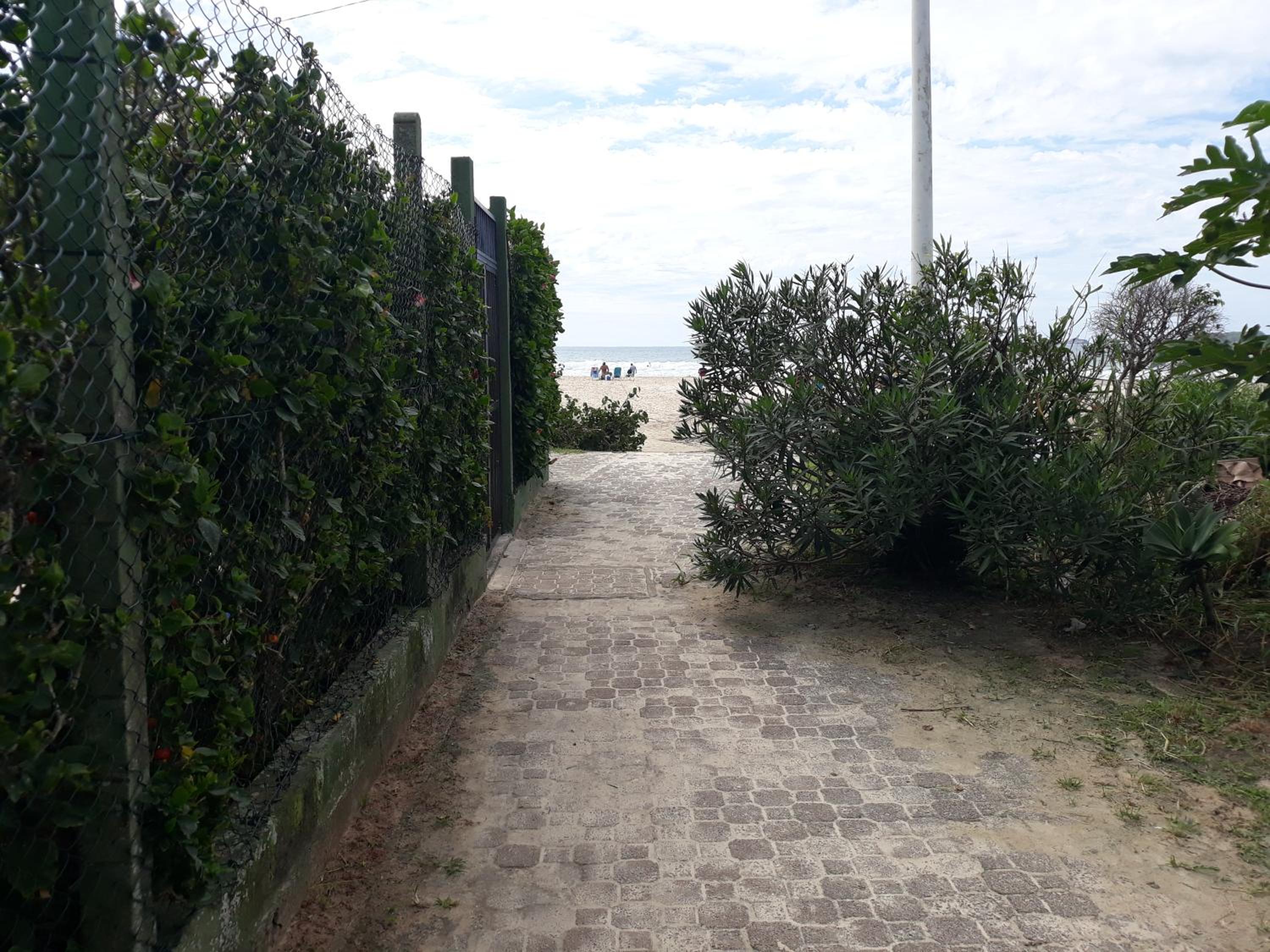 CONDOMÍNIO ENCANTADOR a 100 m PRAIA INGLESES NORTE