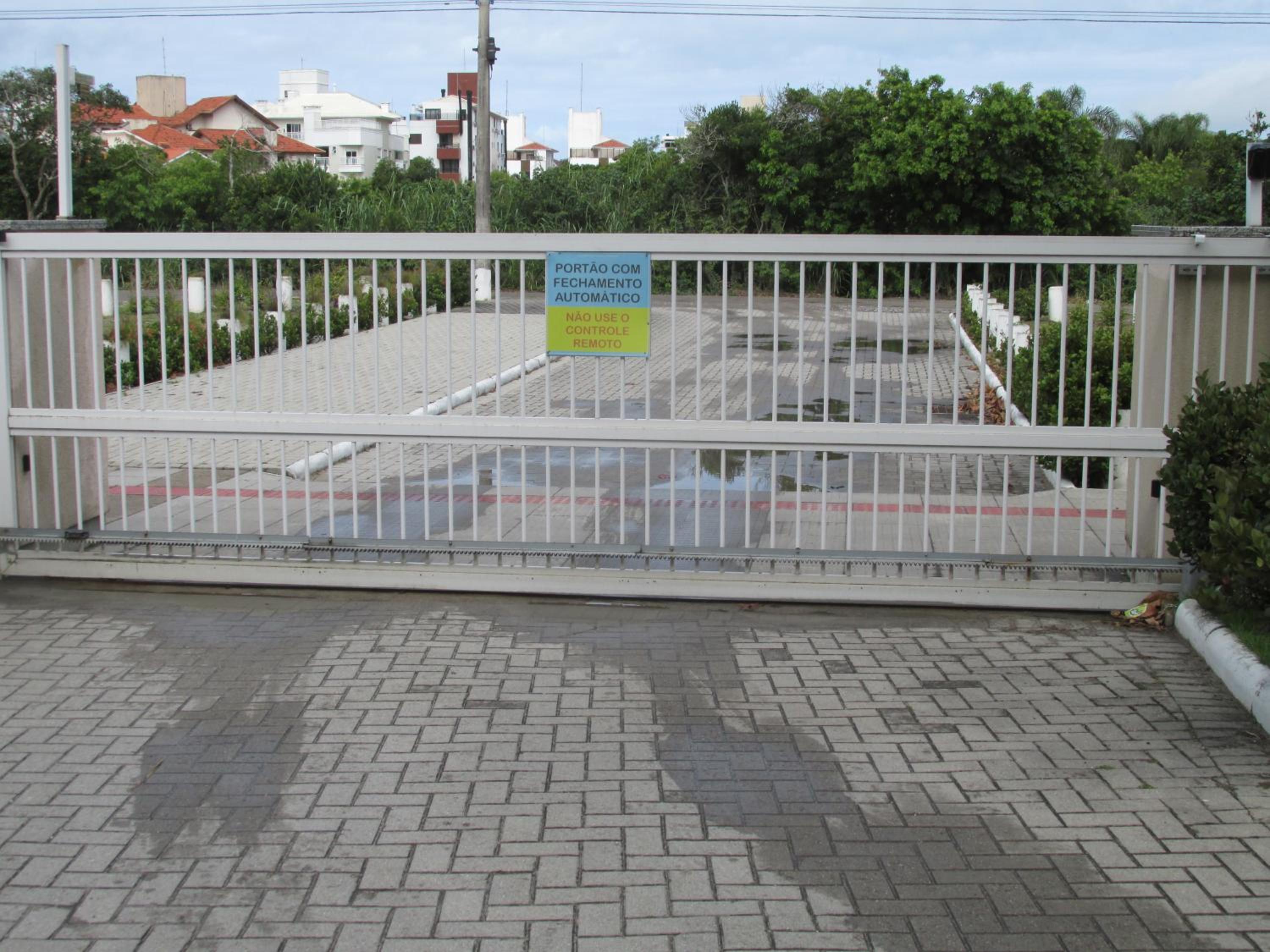 CONDOMÍNIO ENCANTADOR a 100 m PRAIA INGLESES NORTE