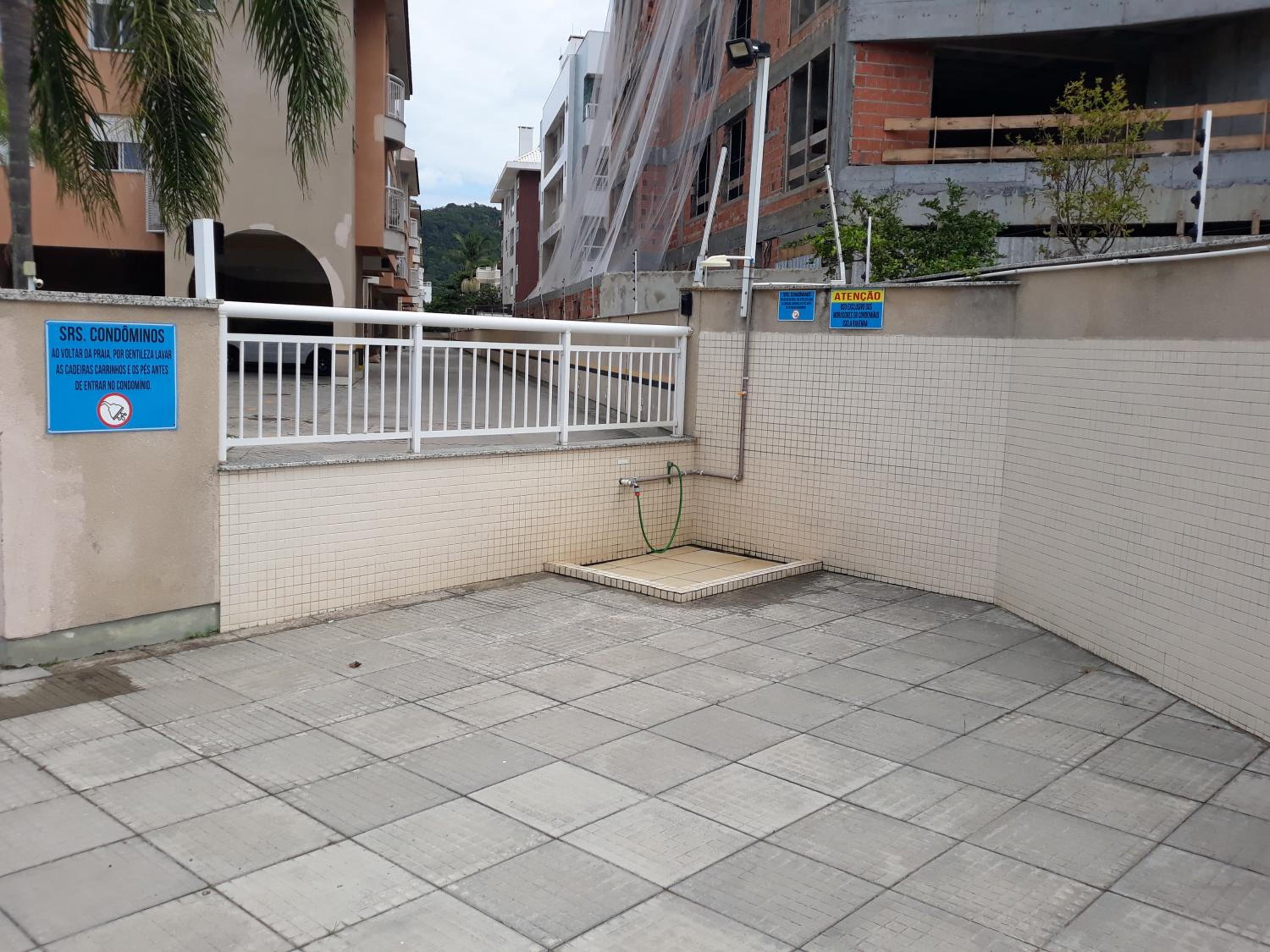 CONDOMÍNIO ENCANTADOR a 100 m PRAIA INGLESES NORTE