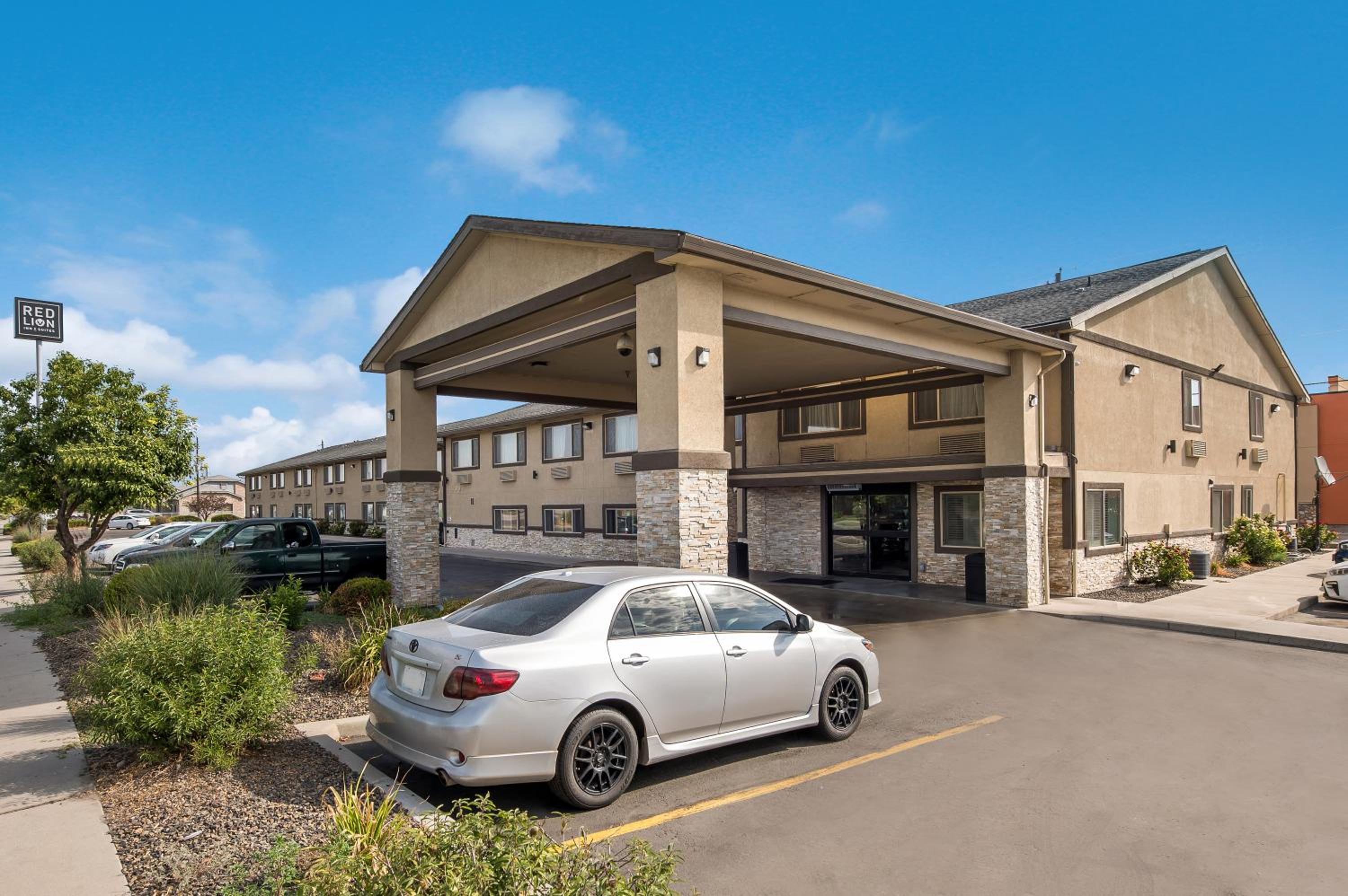Ontario Vacations - Red Lion Inn  Suites Ontario - Property Image 9