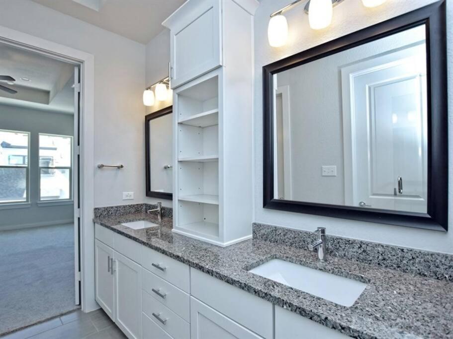 Elegant 3 BED Home Walk To Riverwalk/Pearl/St Mary view 5